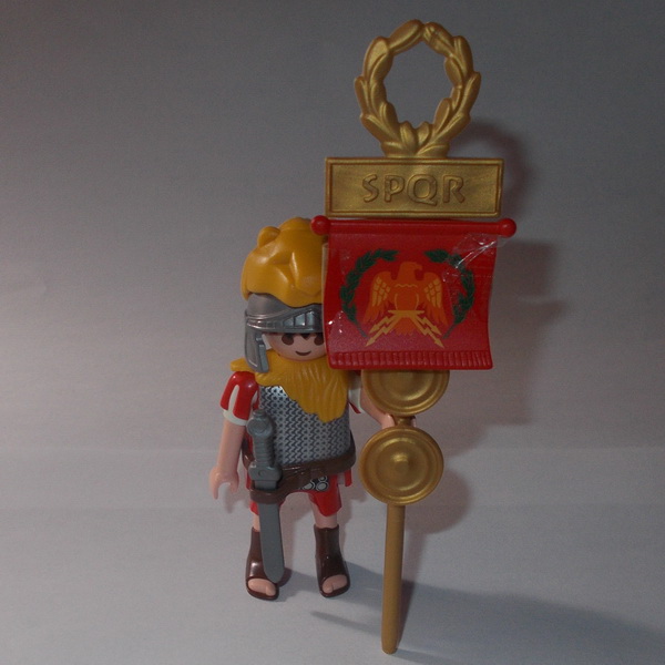 08 · Vexillarius Legionary / Roman Legionaries - figure