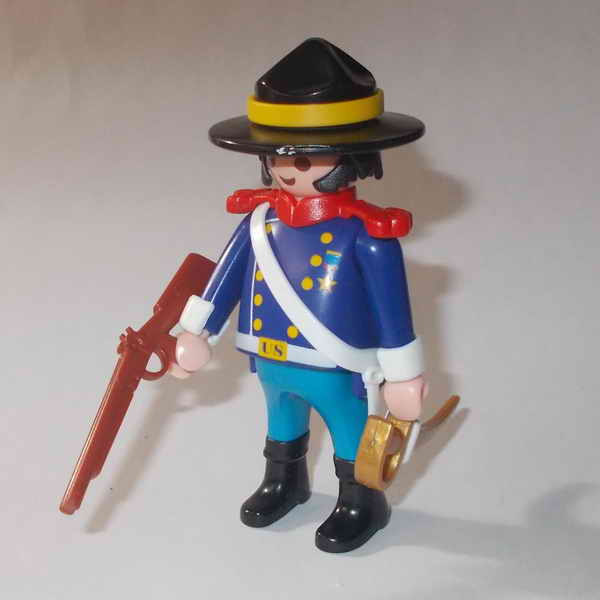 42 · Cavalry Officer / The Birth of a Nation - figure