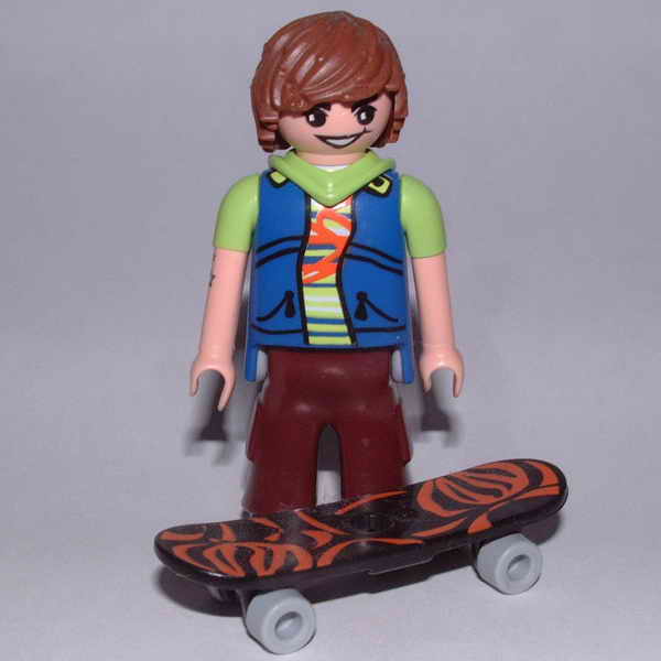 07 · Skateboarder - figura