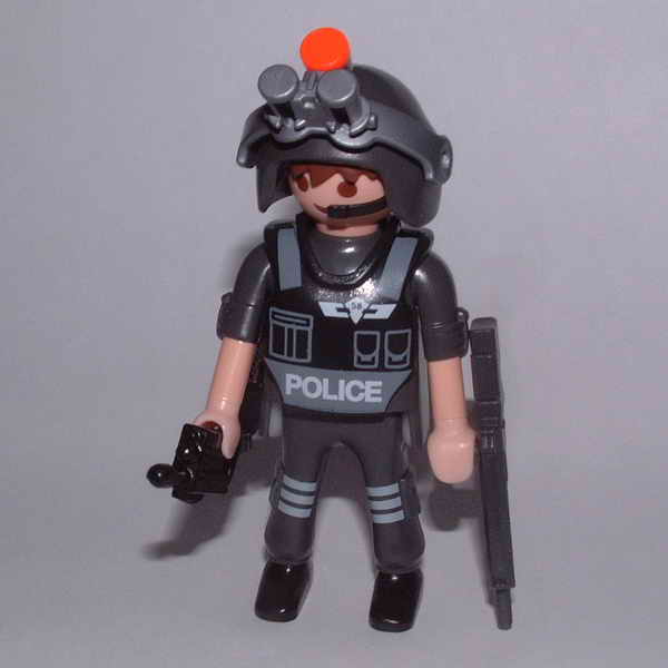 08 - On the Trail of the Thieves · Special Unit Police Officer - figure